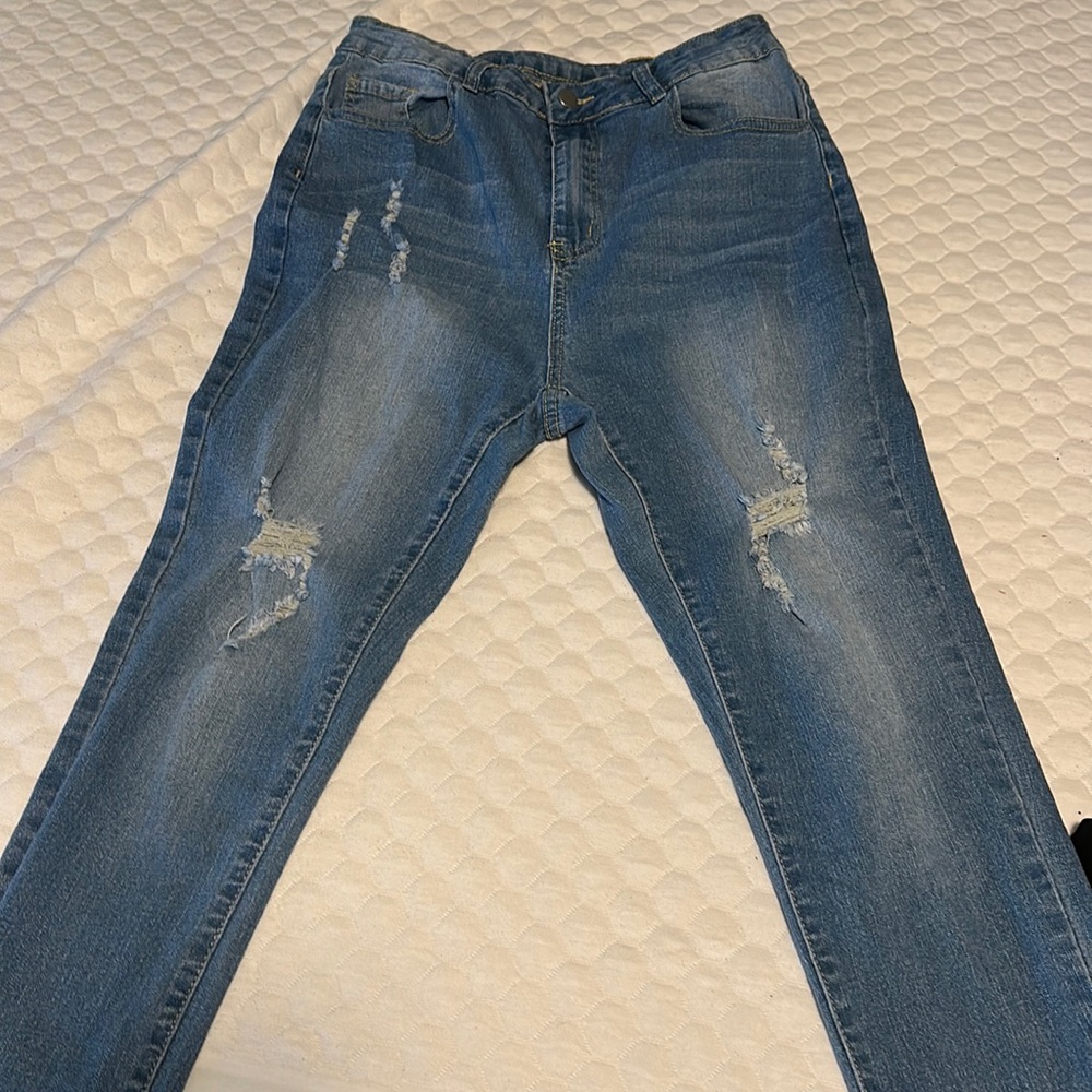SHEIN Distressed Jeans